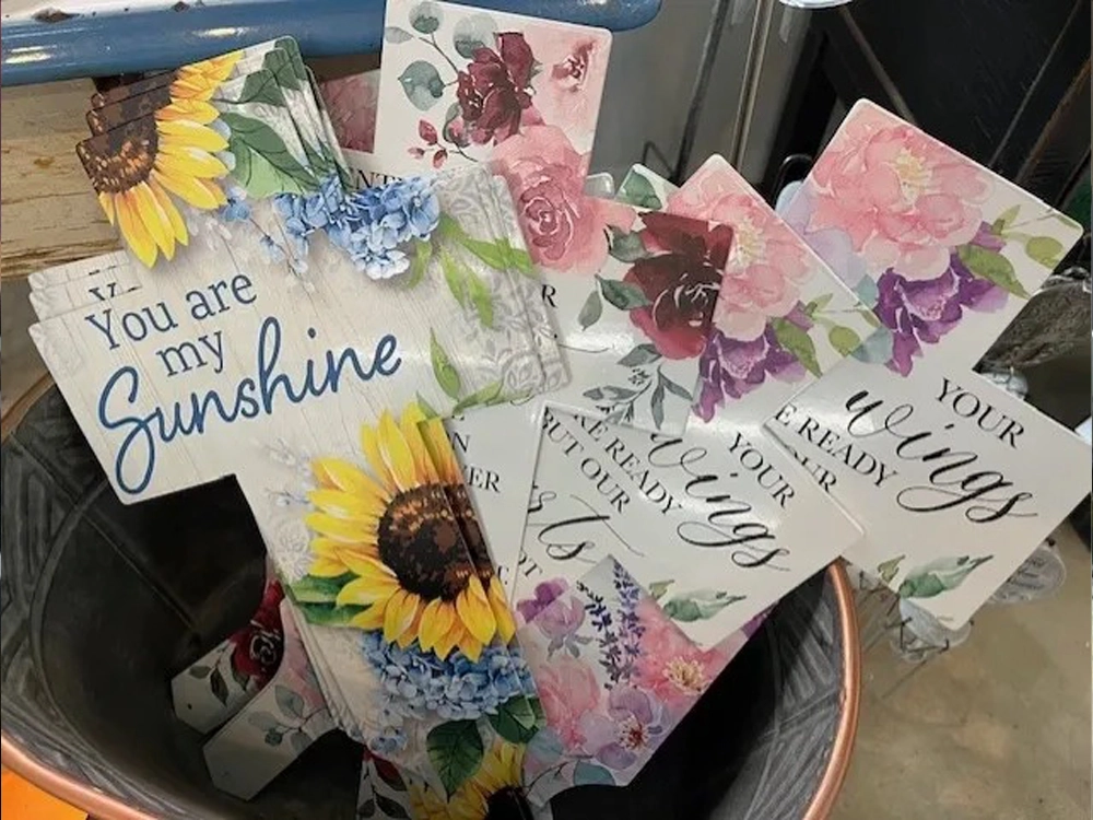 Thoughtful gifts, beautifully customized."